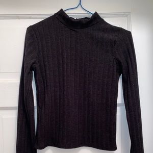 Black crop long sleeve shirt